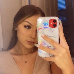 Meet your Posher, Alexia